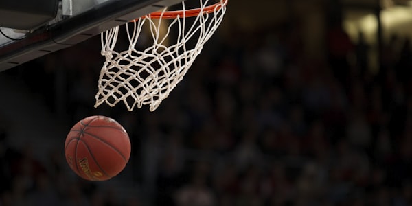 篮球视频集锦封面 - NBA球员完成精彩扣篮